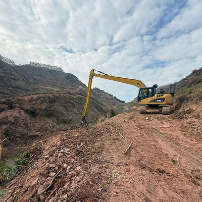 油圧ショベル用ロングアーム（ウッドグラブ付き）