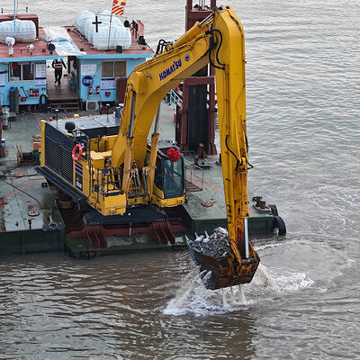 高距離掘削機 ロングアーム